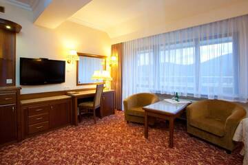 Фото номера Двухместный номер с 2 отдельными кроватями и балконом Отель Hotel Gołębiewski Karpacz г. Карпач 6