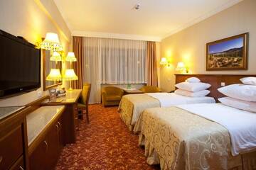 Фото номера Двухместный номер с 2 отдельными кроватями и балконом Отель Hotel Gołębiewski Karpacz г. Карпач 7