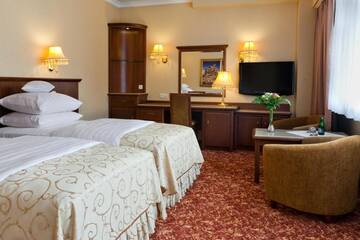 Фото номера Двухместный номер с 2 отдельными кроватями и балконом Отель Hotel Gołębiewski Karpacz г. Карпач 9