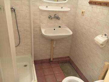 Фото номера Двухместный номер с 2 отдельными кроватями и собственной ванной комнатой за пределами номера Проживание в семье Gościniec Graf г. Карпач 19