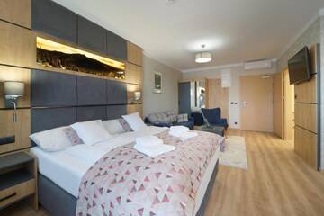 Фото номера Улучшенные апартаменты Отель Artus Resort г. Карпач 3