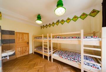 Фото номера Общий шестиместный номер для мужчин и женщин Хостелы Hostel Krokus г. Карпач 3