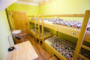 Фото номера Кровать в общем номере с 4 кроватями и общей ванной комнатой Хостелы Hostel Krokus г. Карпач 5