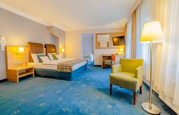 Фото номера Улучшенный двухместный номер с 1 кроватью Отель Greno Hotel &amp; Spa г. Карпач 5