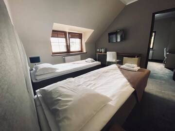 Фото номера Улучшенный четырехместный номер Отель Hotel Kolorowa г. Карпач 3
