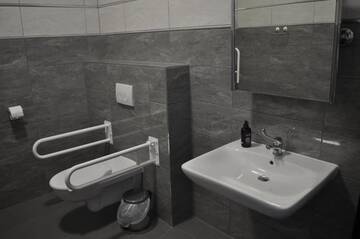 Фото номера Трехместный номер - Доступ для гостей с ограниченными физическими возможностями Отели типа «постель и завтрак» Villa Karpacz г. Карпач 10