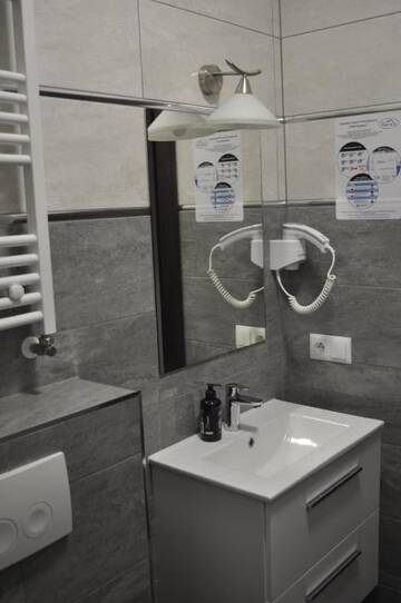 Фото номера Трехместный номер Отели типа «постель и завтрак» Villa Karpacz г. Карпач 9