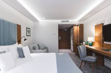 Фото номера Двухместный номер с 1 или 2 кроватями и балконом Отель Green Mountain 5* Hotel г. Карпач 6