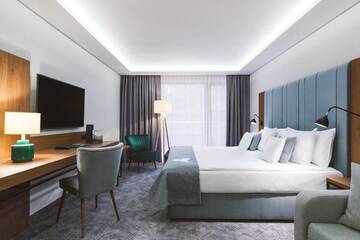 Фото номера Двухместный номер с 1 или 2 кроватями и балконом Отель Green Mountain 5* Hotel г. Карпач 7