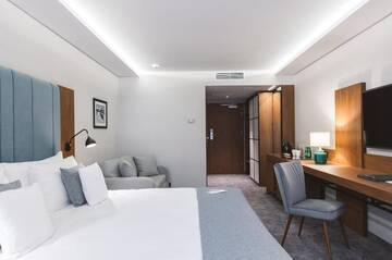 Фото номера Двухместный номер с 1 или 2 кроватями и балконом Отель Green Mountain 5* Hotel г. Карпач 10