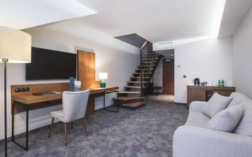 Фото номера Апартаменты - Двухуровневые Отель Green Mountain 5* Hotel г. Карпач 4