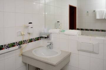 Фото номера Семейный номер (для 2 взрослых и 2 детей) Отель Hotel Rezydencja г. Карпач 7